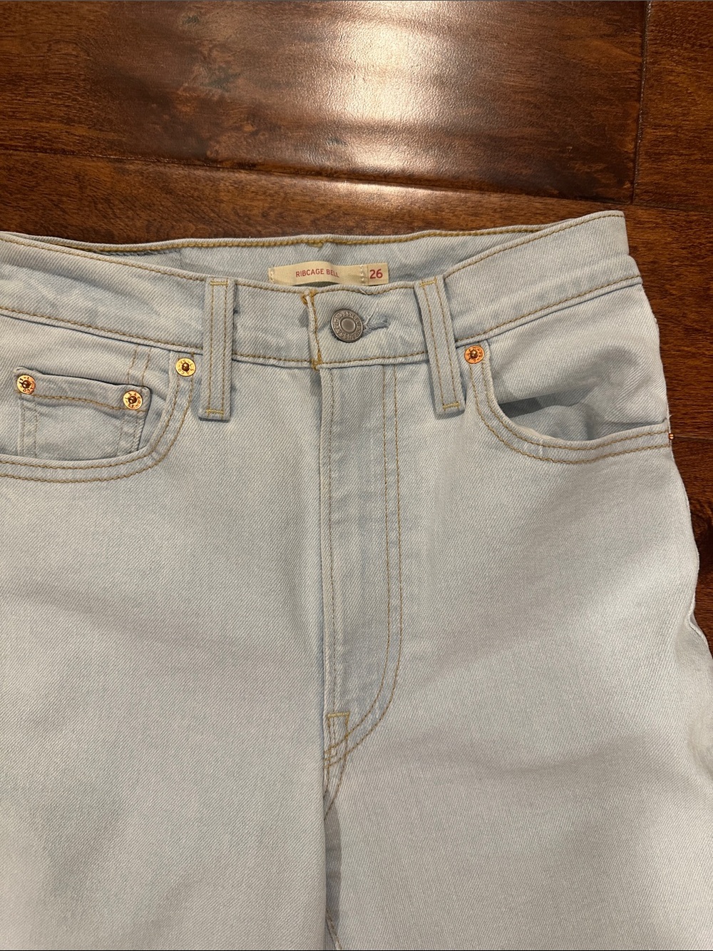 Levi’s High-Rise Light Wash Ribcage Bell Women’s Jeans - Picture 2 of 4